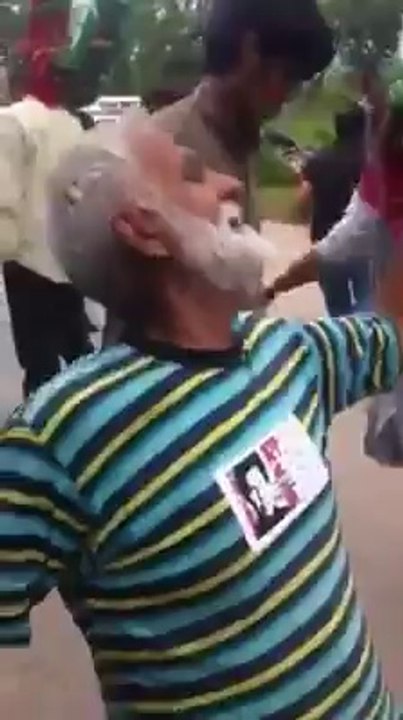 واہ واہ بابا جی فل جوش میں جھومتے ہوئے