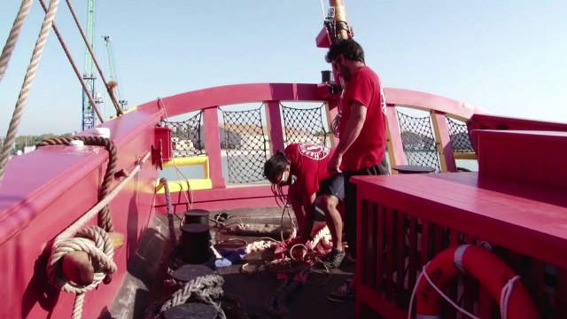 Replica of 18th century ship tests French waters