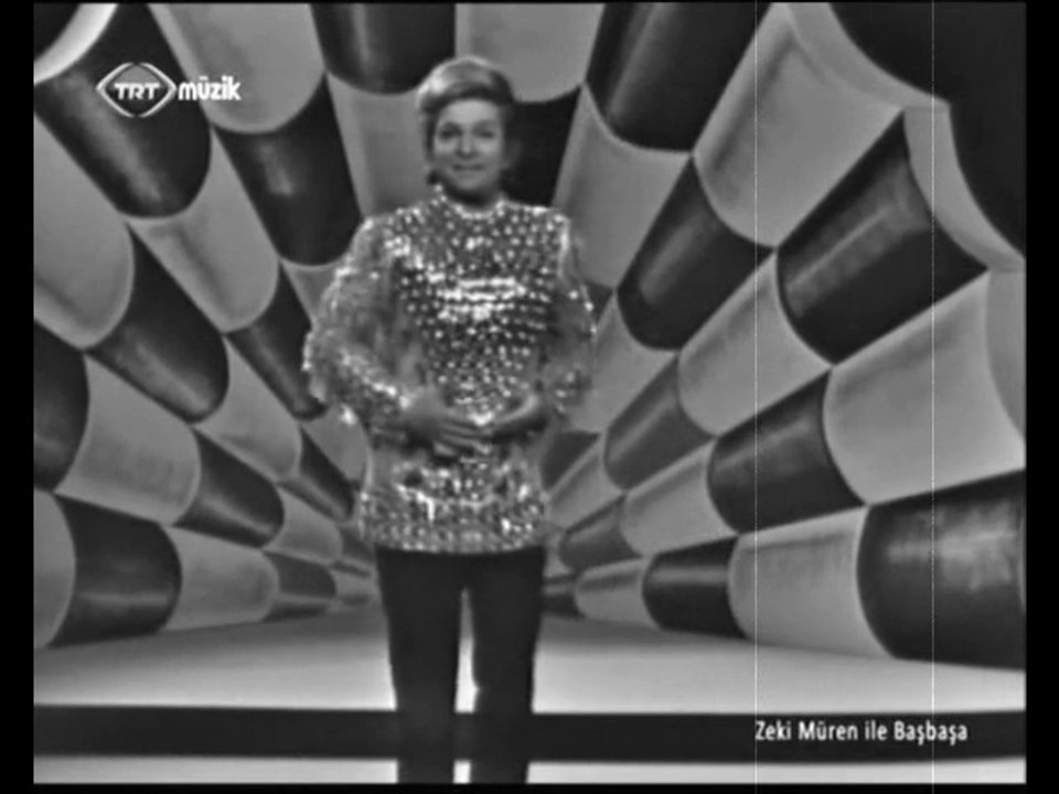 Gözlerini Gözlerimden Ayırma Hiç - Zeki Müren