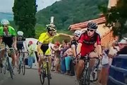 Tour d'espagne : deux cyclistes en viennent aux mains