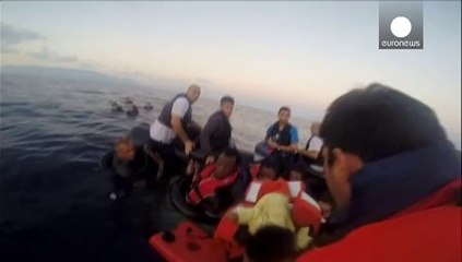 İzmir'de 2 günde 385 kaçak göçmen kurtarıldı