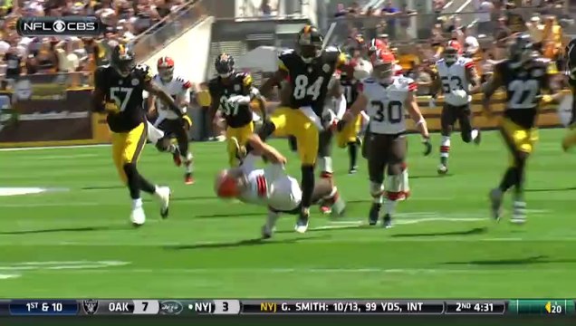 Football player or kick boxer? So violent punch in the face!