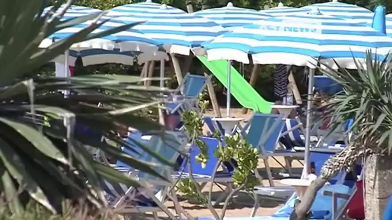 IN SPIAGGIA PENSANDO A TUTTI