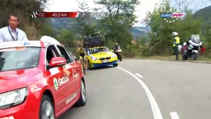 La Vuelta - deux cyclistes se battent en vélo