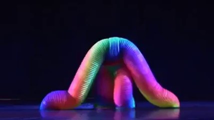 ایسا ممکن ہے ۔۔۔۔۔۔۔۔۔۔دیکھیں ایک حیران کن ویڈیو۔