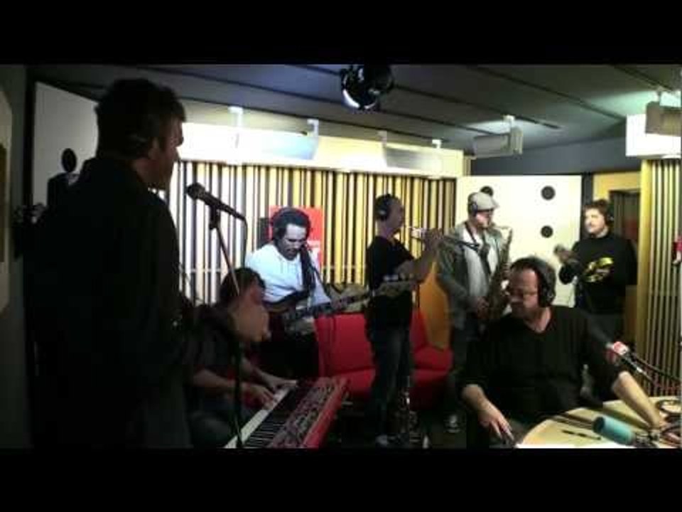 Electro Deluxe Live Acoustic