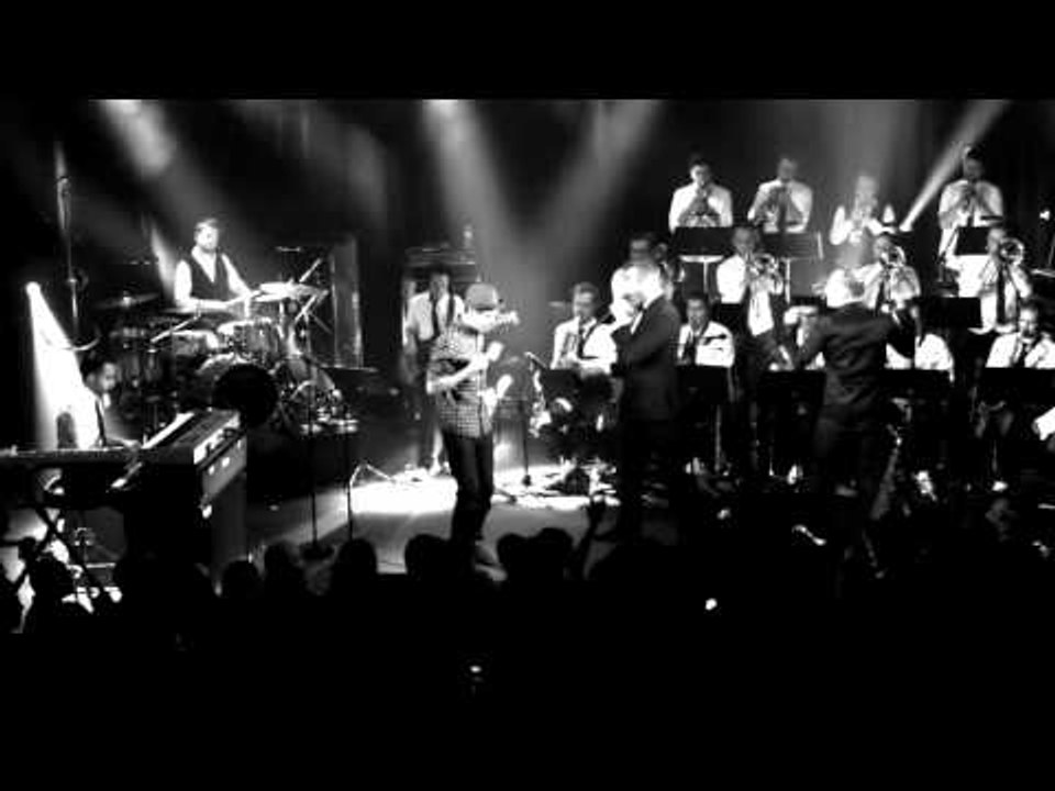 Electro Deluxe featuring 20SYL "Between the lines"