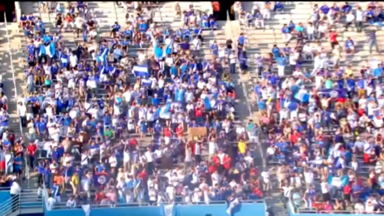 Carlos Ruiz mit Seitfall-Rückzieher