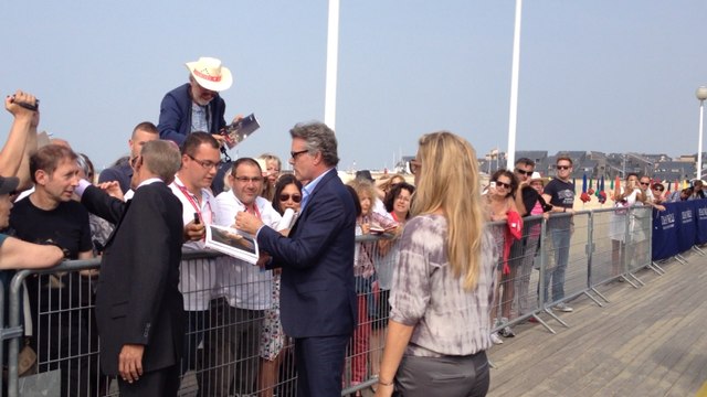 Ray Liotta inaugure sa cabine de plage sur les planches