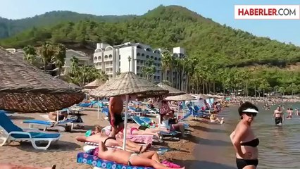 Alkolü Fazla Kaçıran Rus Kadın, Çırılçıplak Denize Girdi