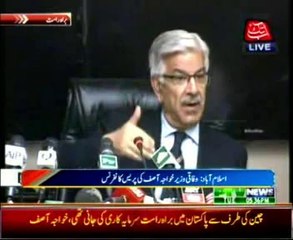 Islamabad - Khawaja Asif addresses a press conference