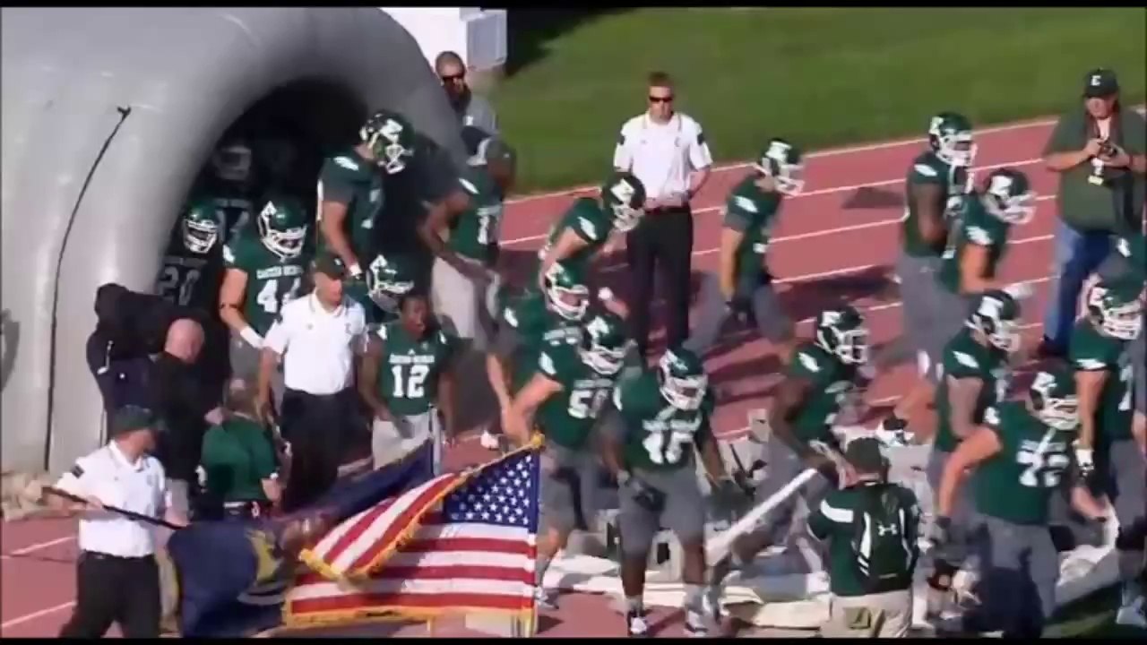 Time de futebol americano passa vergonha ao entrar em campo