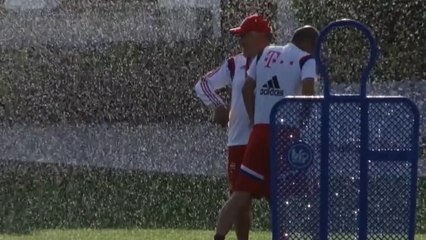 Guardiola no se escapa de los aspersores