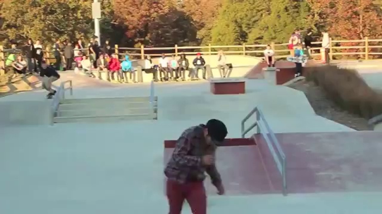 Funny Skateboard Collisions and Impressive Tricks!