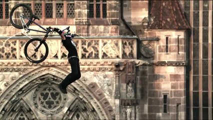 Szymon Godziek : Premier Tsunami Flip en VTT