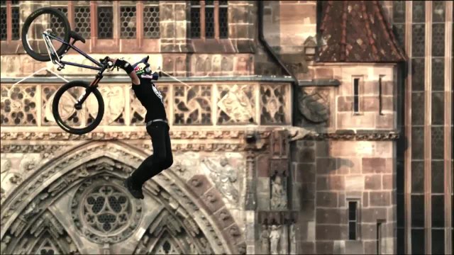 Szymon Godziek : Premier Tsunami Flip en VTT