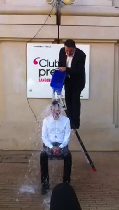 #Ice bucket challenge @clubdelapresse