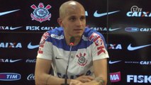 Fábio Santos entende Corinthians por querer contrato menor