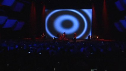 U2 pulls surprise at Apple launch