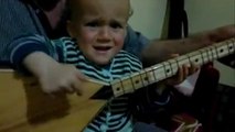 Dedesinin Çaldığı Bağlama İle Kendisinden Geçen Çocuk