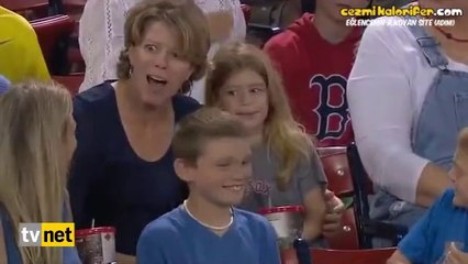 Beyzbol Topunu Hediye Eden Centilmen Çocuk