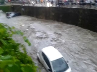 Des voitures emportées par une crue subite à Collioure