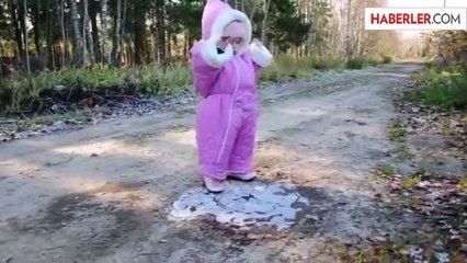 İlk Defa Buzun Üstünde Yürüyen Bebek