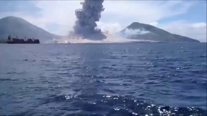 L'incroyable éruption du volcan Tavurvur en Papouasie Nouvelle-Guinée
