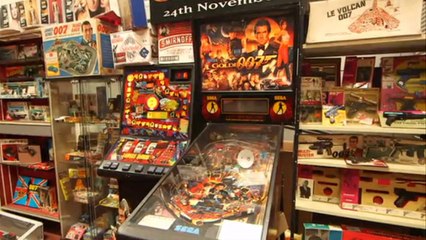 British man gets record for largest James Bond collection