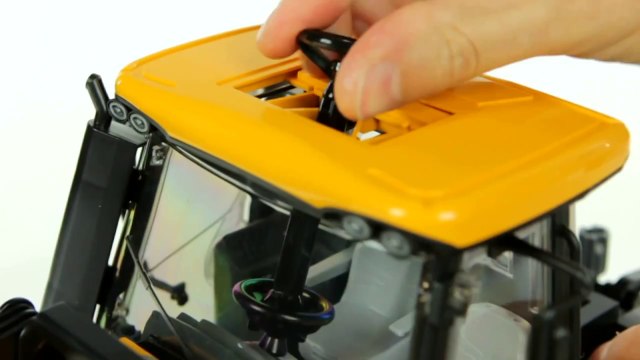 JCB Fastrac 3220 Tractor with Frontloader (Bruder 03031) - Muffin Songs' Toy Review