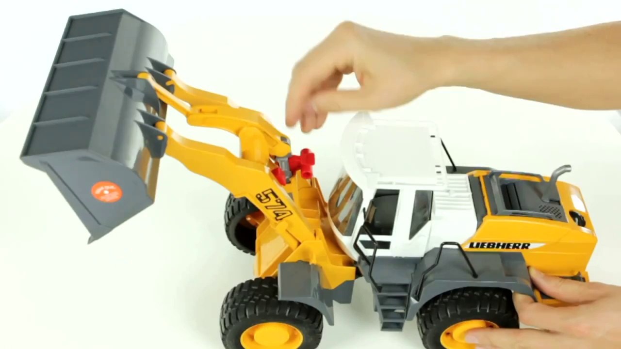Liebherr Articulated Road Loader (Bruder 02430) - Muffin Songs' Toy Review