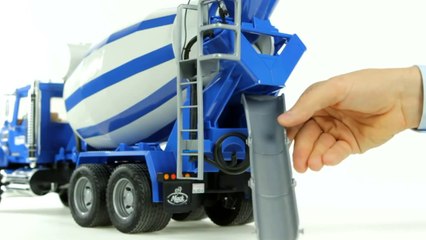 MACK Granite Cement Mixer (Bruder 02814) - Muffin Songs' Toy Review