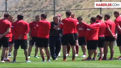 Mustafa Reşit Akçay'ın Çapraz Bağları Koptu, Menisküsü Yırtıldı