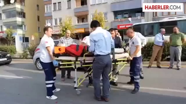 Hastane önünde ambulans bekledi -
