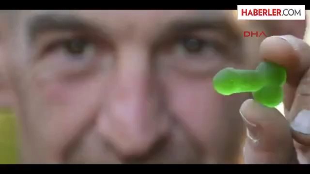 Erkek Cinsel Organi Seklindeki Jelibon Buyuk Tepki Cekti Dailymotion Video