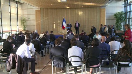 França revisa para baixo previsão de crescimento