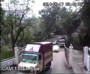Truck Falling down from Hill – Dangerous Accident Must Watch