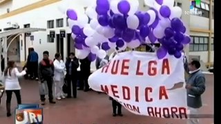 Public sector health workers in Peru demonstrate in Lima