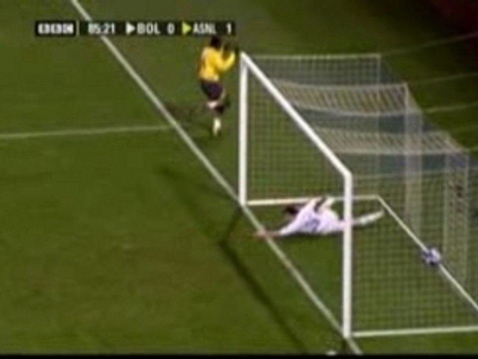 85th Adebayor Miss