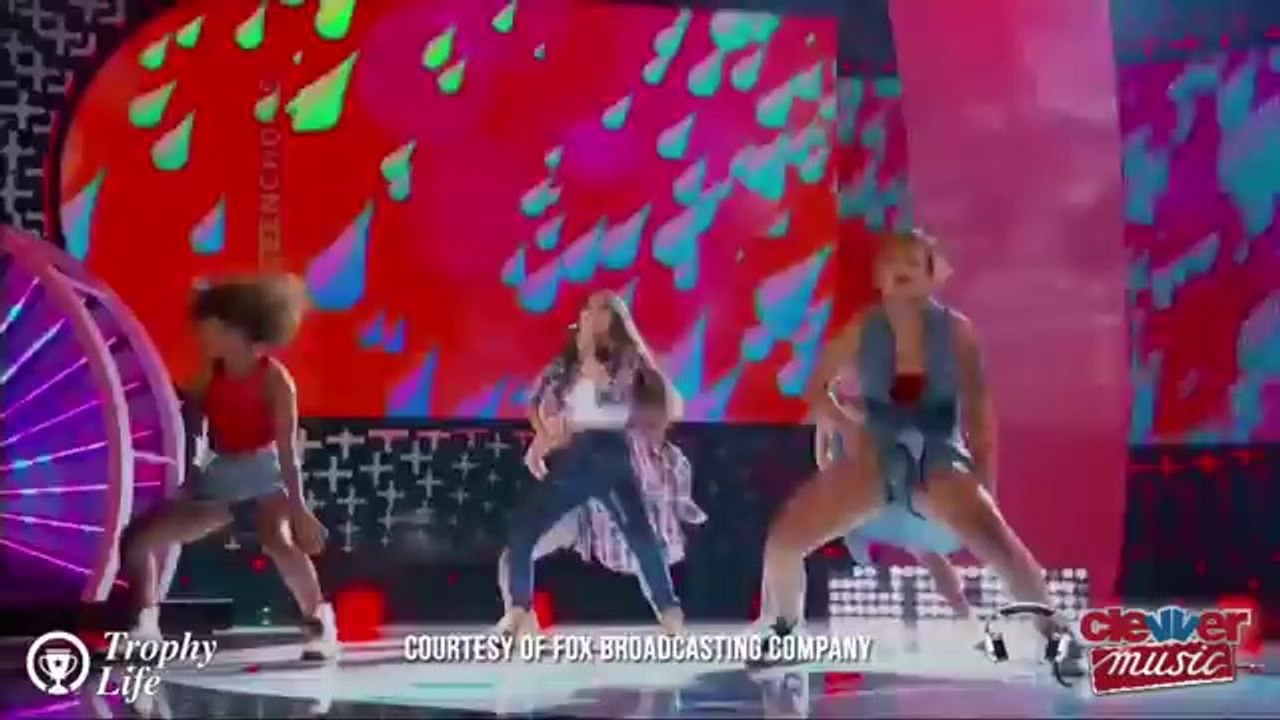 Becky G Performs ‘Shower’ at the 2014 Teen Choice Awards