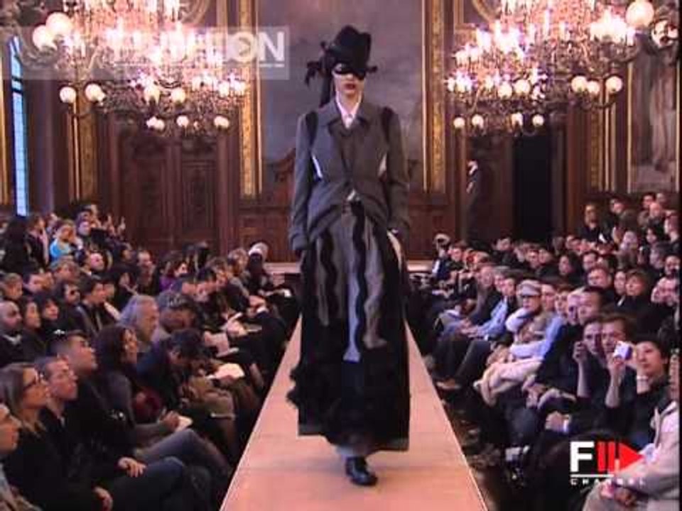 Fashion Show "Comme Des Garcons" Autumn Winter 2006 / 2007 Paris 3 of 5 by Fashion Channel