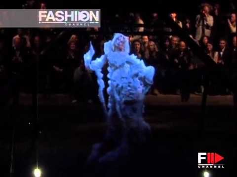 Fashion Show Alexander McQueen Autumn Winter 2006 / 2007 Paris 4 of 4 by Fashion Channel