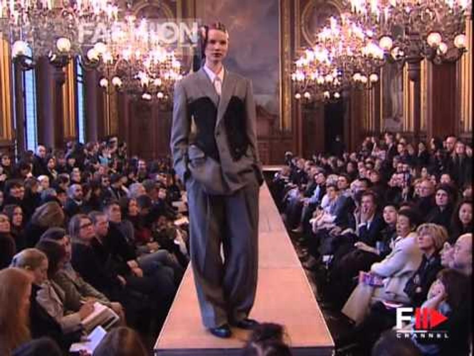 Fashion Show "Comme Des Garcons" Autumn Winter 2006 / 2007 Paris 2 of 5 by Fashion Channel