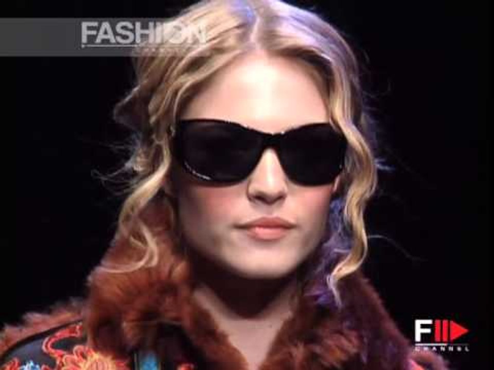 Fashion Show "Valentin Yudashkin" Autumn Winter 2006 2007 Milan 1 of 4 by Fashion Channel