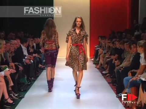 Fashion Show Moschino Cheap&Chic Spring Summer 2006 Milan 1 of 3 by Fashion Channel