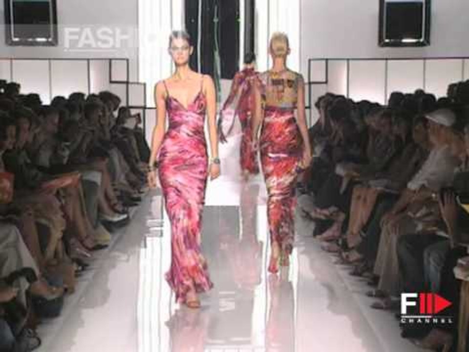 Fashion Show "Emanuel Ungaro" Haute Couture Women Autumn Winter 2003 2004 Paris 2 of 4