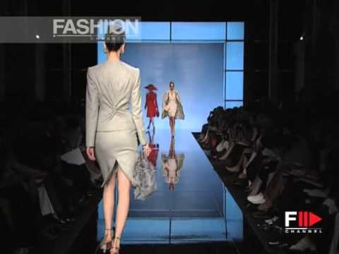 Valentino Autumn Winter 2000 2001 Paris 1 of 5 Haute Couture woman by FashionChannel