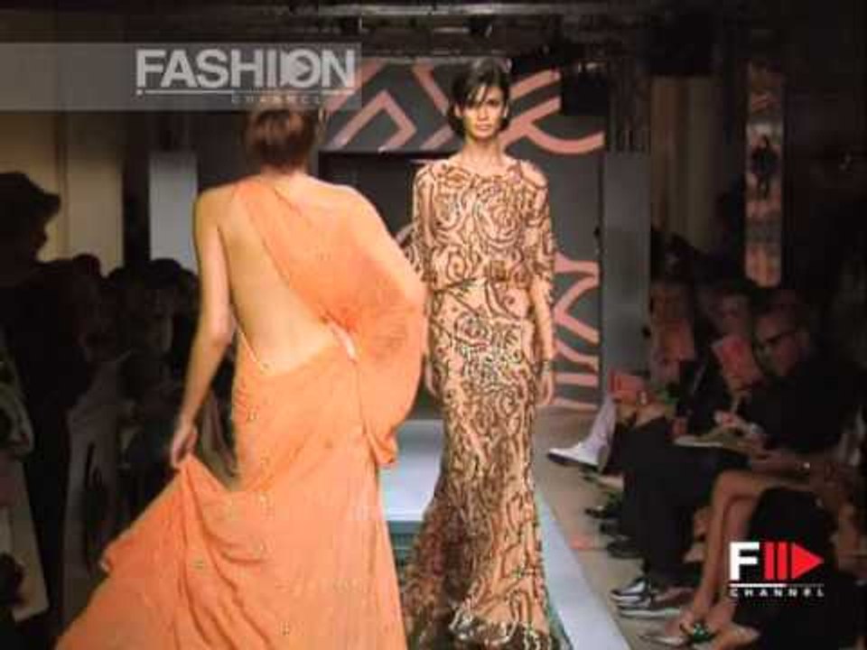 "Versace Atelier" Autumn Winter 2000 2001 Paris 4 of 4 Haute Couture woman by Fashion Channel