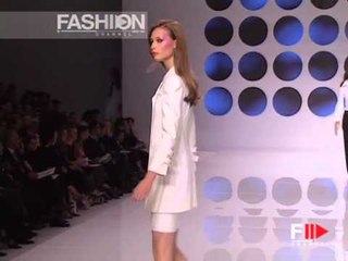 "Valentino" Spring Summer 2004 Paris 1 of 4 Pret a Porter Woman by FashionChannel