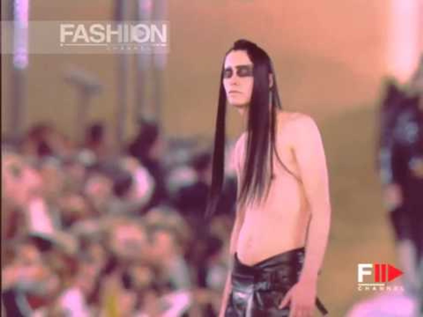 DIOR: fashion-show autumn-winter 1999-2000 MINT foto n 32 